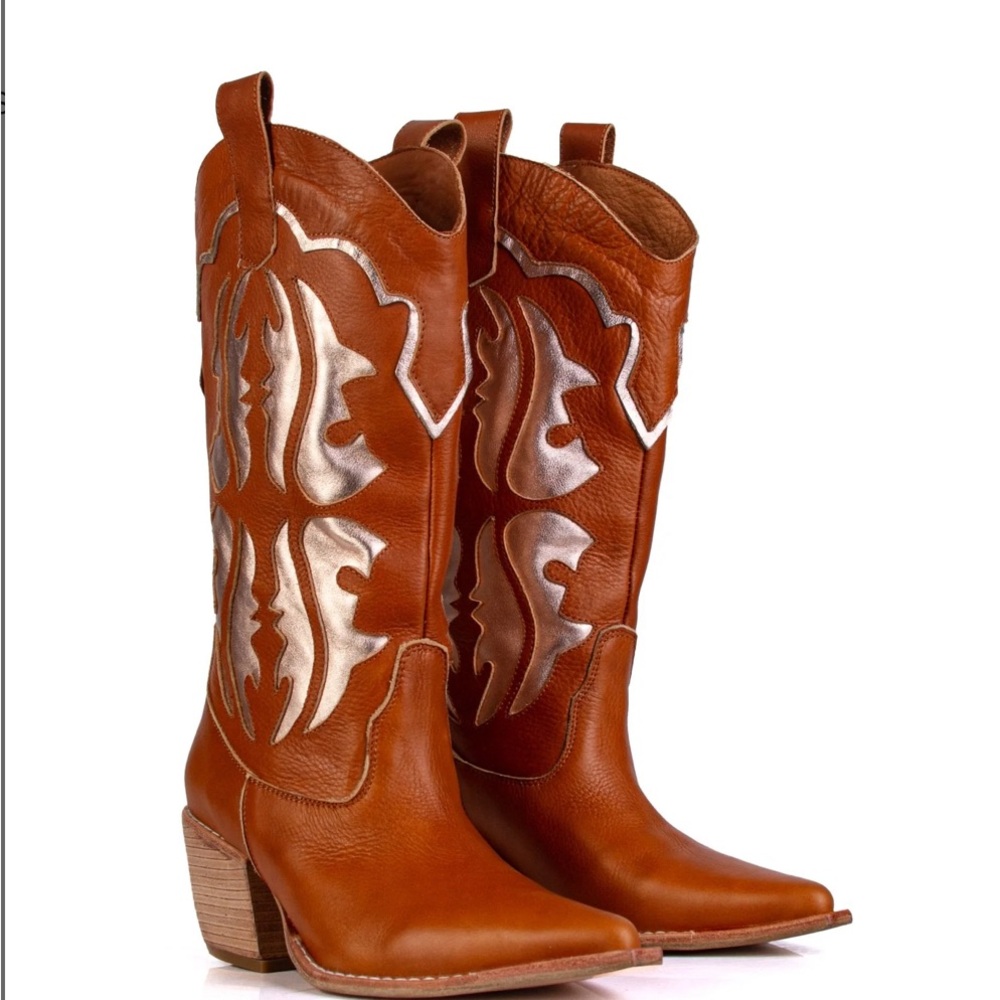 BNWOT P M K Pan Brown Boots